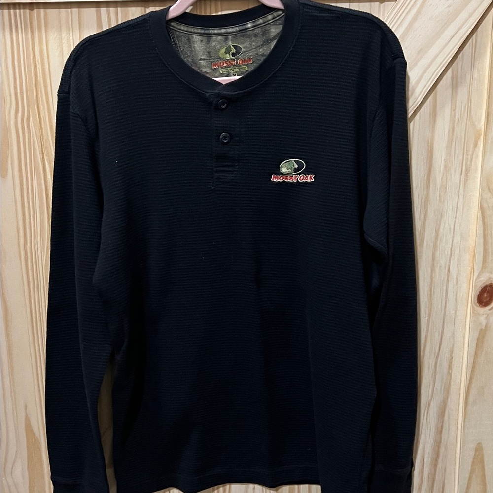 Mossy Oak Black Henley